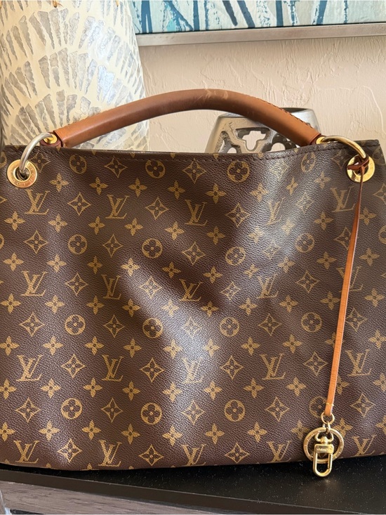 Louis Vuitton Handbags - AUTHENTIC Louis Vuitton Artsy Monogram Canvas